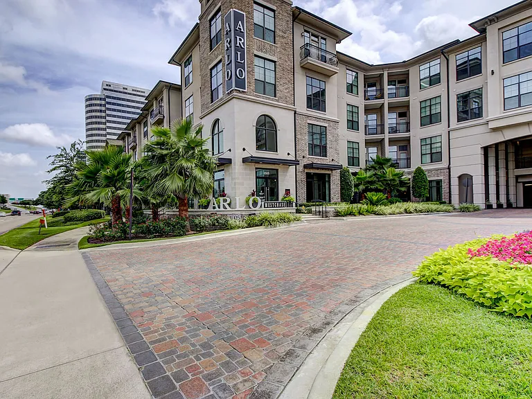 Arlo Westchase — Photo 14