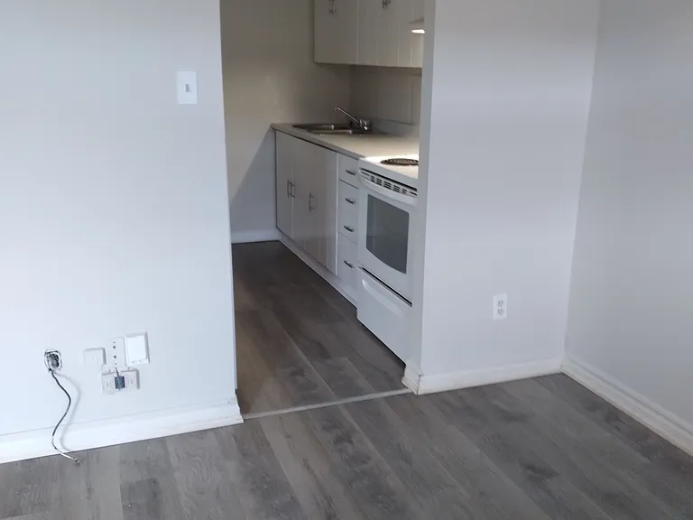560 Bloor St E #304 — Photo 7