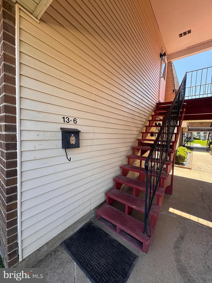 Building Photo - 13 Florence Tollgate Pl #6