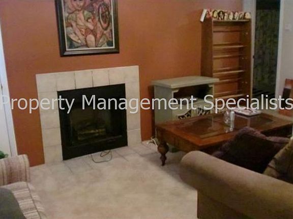4th image of 355 Lakepointe 201 Dr