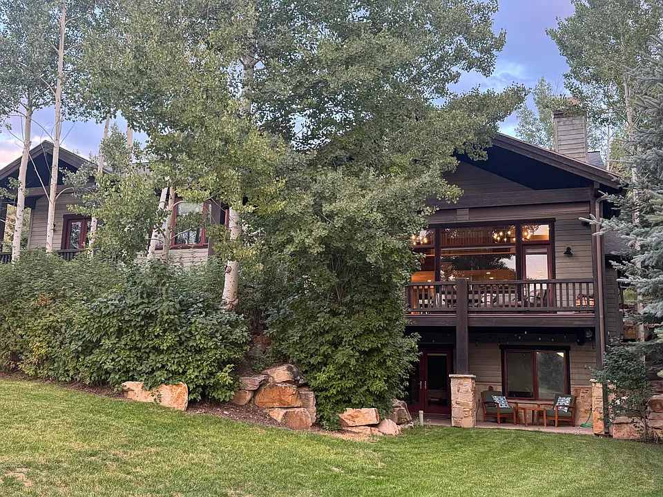 2060 Paddington Dr