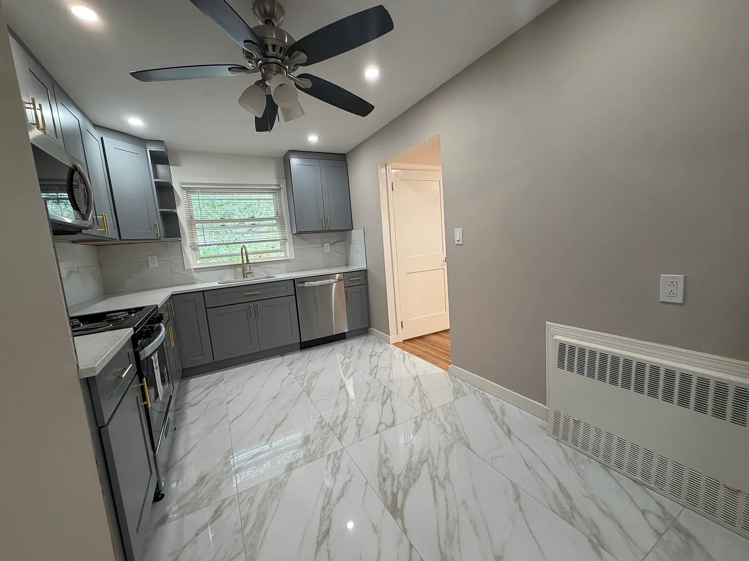 3 bed, $3,200 — Photo 2
