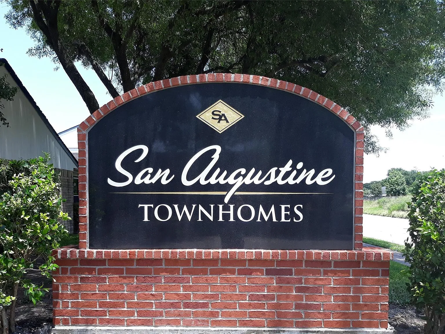 2 bed, 1.5 bath, 1105 sqft, $1,500 — Photo 1