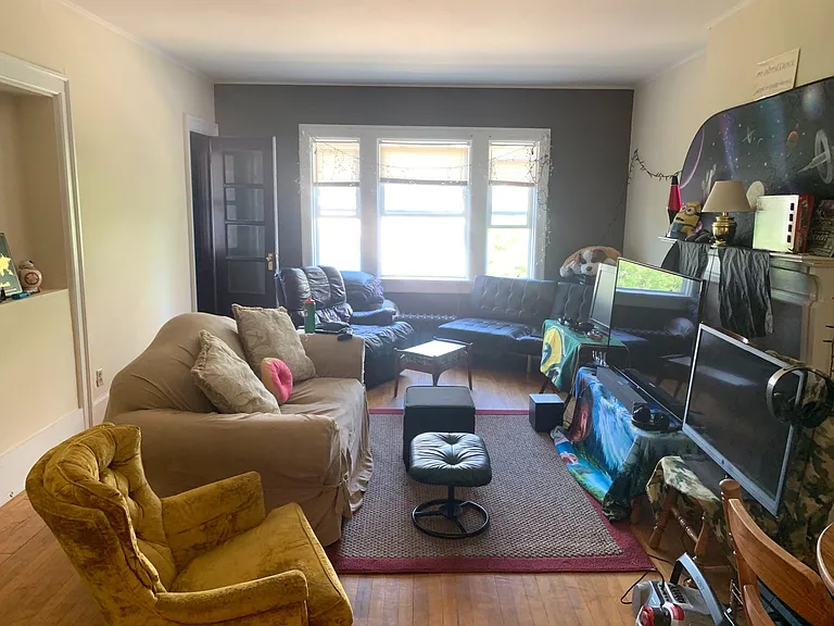 1030 N Marshall St — Photo 48