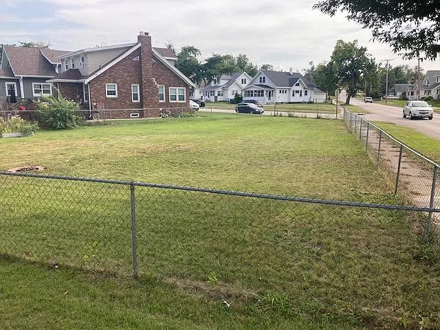 107 Bowling St SW — Photo 4
