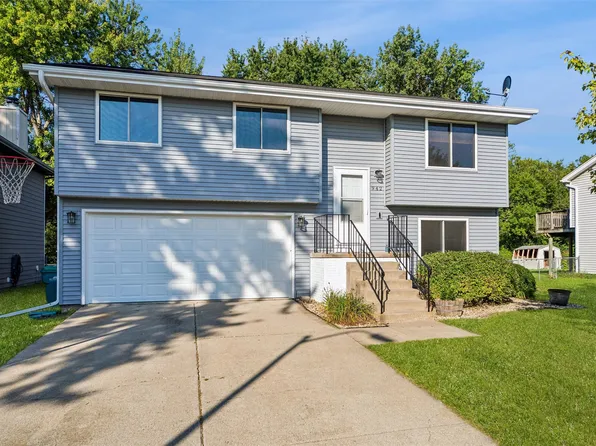 942 9th Ave NW, Altoona, IA 50009