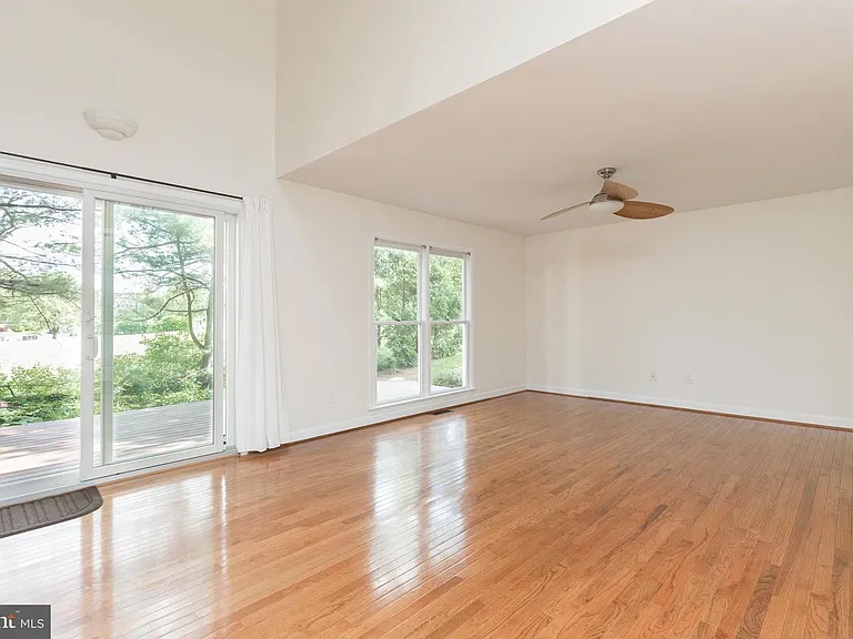 1950 Kathy Ct — Photo 9