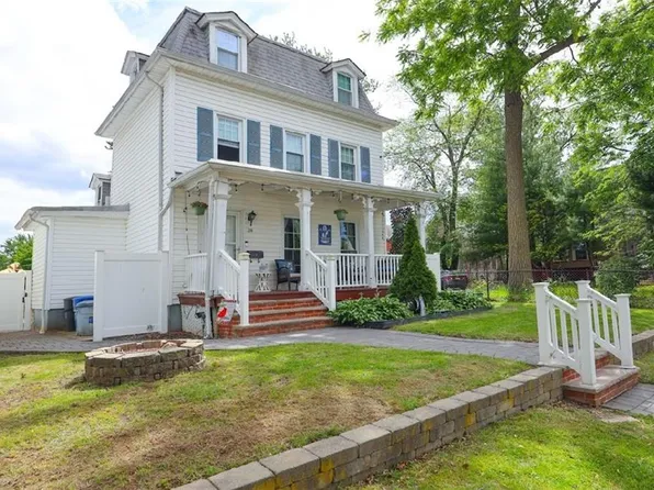 28 Trinity Pl, Staten Island, NY 10310