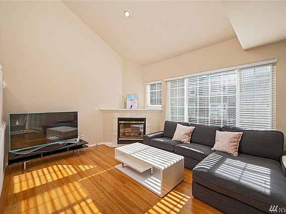 5th image of 18546 NE 57th St