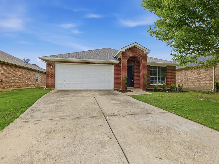 2051 Sunny Side Dr — Photo 3