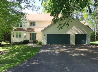 2564 Simpson Dr, Cottage Grove, WI 53527