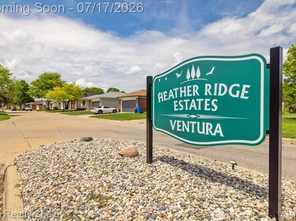 15175 La Grande Plz #32, Warren, MI 48088
