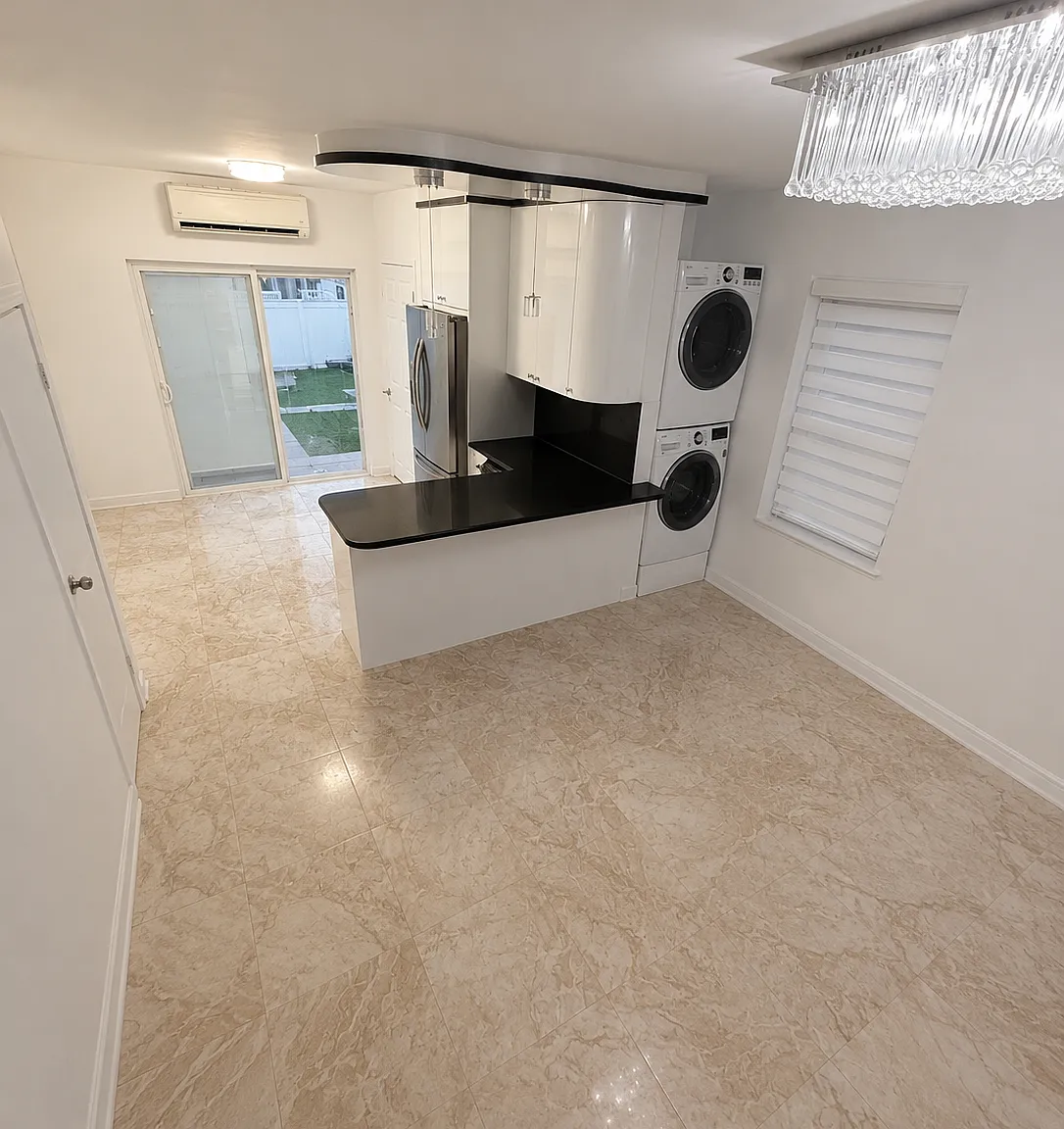 3 bed, 1.5 bath, 1184 sqft, $5,000 — Photo 4