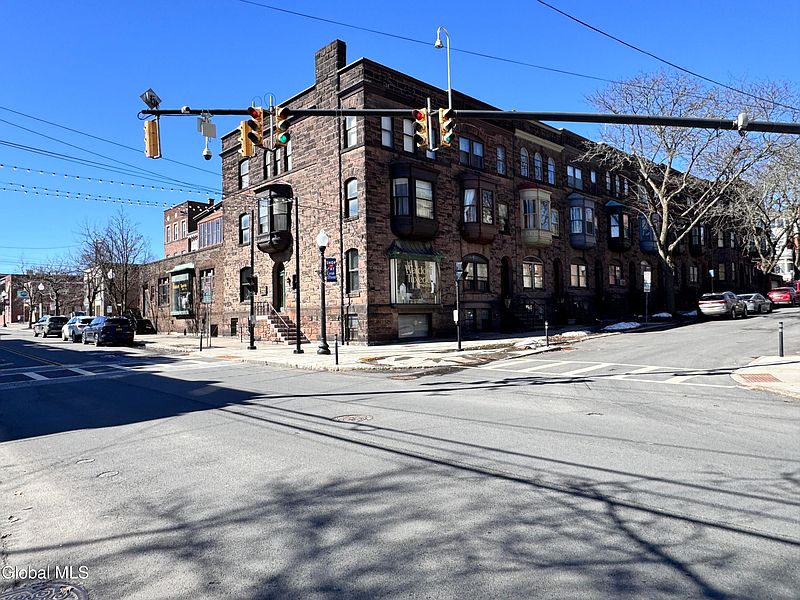 3rd image of 204 Lancaster Street