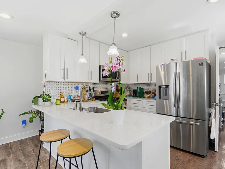 4318 Lawrence St — Photo 8