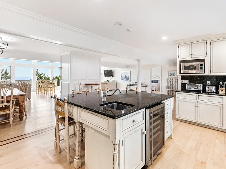 329 Dune Rd — Photo 21