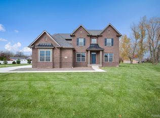 61563 Marino Ln, Washington Township, MI 48094