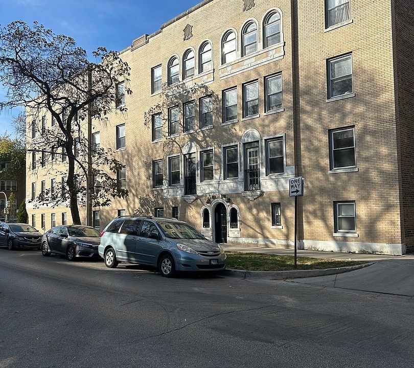 1st image of 2620 W Rosemont Ave APT 2