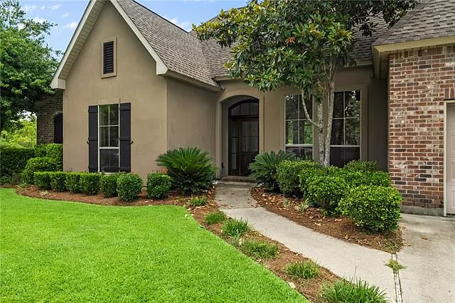 3 bed, 2.5 bath, 2262 sqft, $2,800 — Photo 2