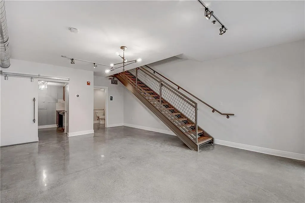 2 bed, 1.5 bath, 1174 sqft, $4,200 — Photo 4