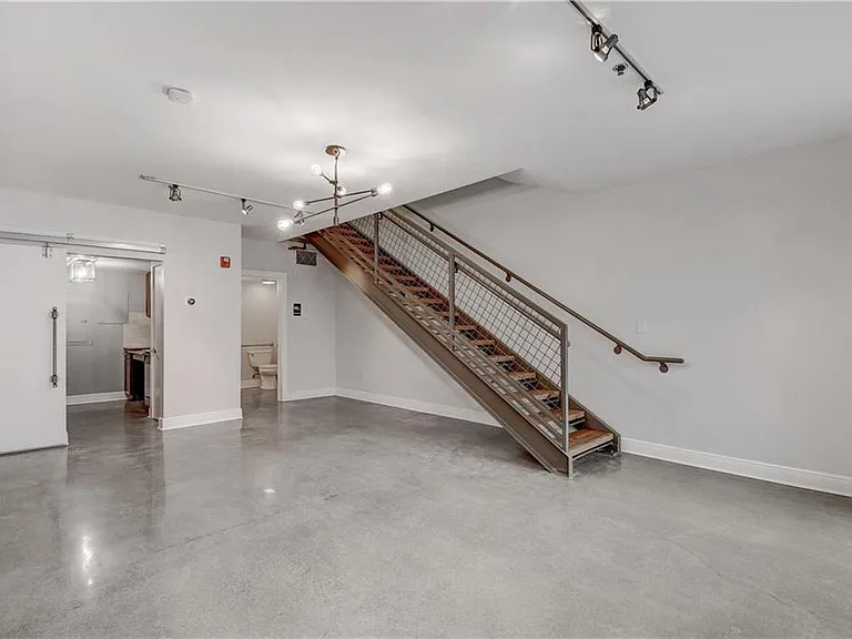 1601 E Cesar Chavez St #102 — Photo 4