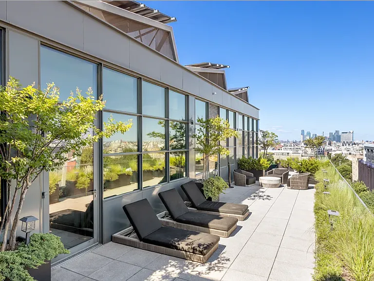 338 Berry St #2H — Photo 8