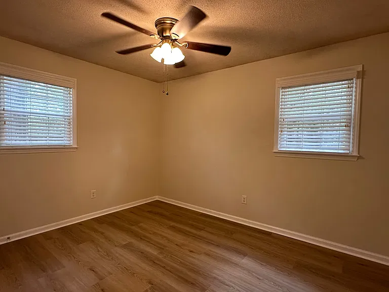 924 Chalet Dr — Photo 19