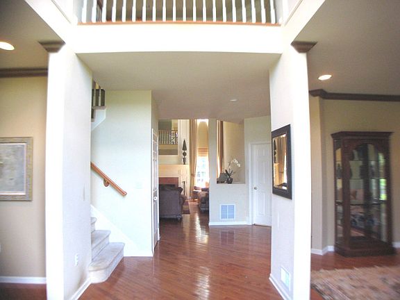 Entry Foyer, Open Floor Plan