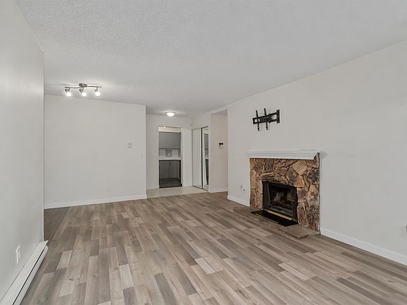 4th image of 555 North Rd #109
