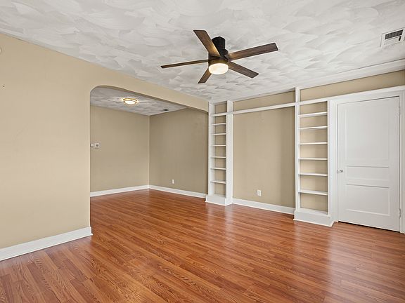 3rd image of 137 Saint Agnes Dr