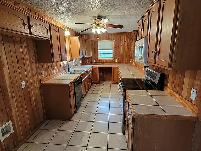 2861 Maple Dr — Photo 5