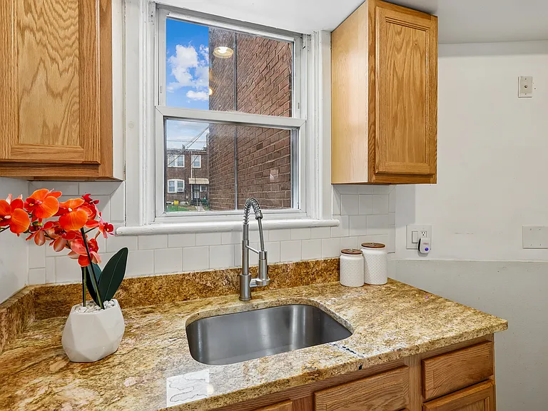 147 Denison St #1 — Photo 8