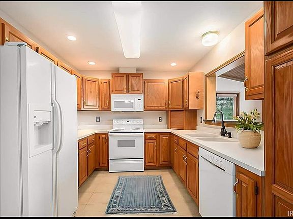 2nd image of 1735 Woodland Dr