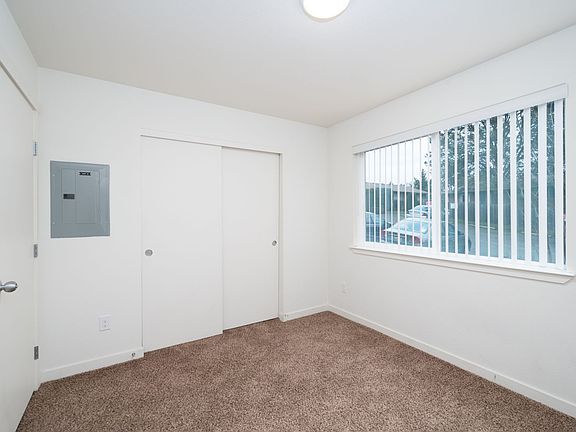 4th image of 10730 NE Wygant St #321