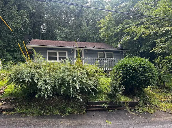 90 Peake St, Tryon, NC 28782