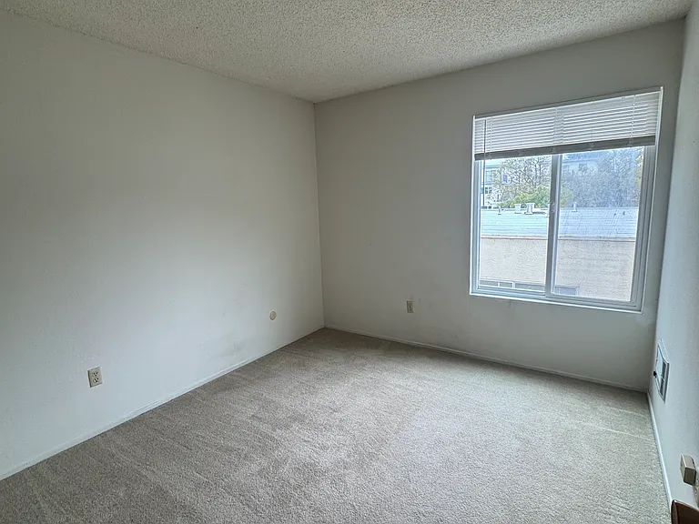 401 Stannage Ave #18 — Photo 7