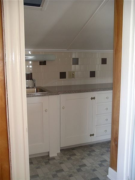 APARTMENT PANTRY 053