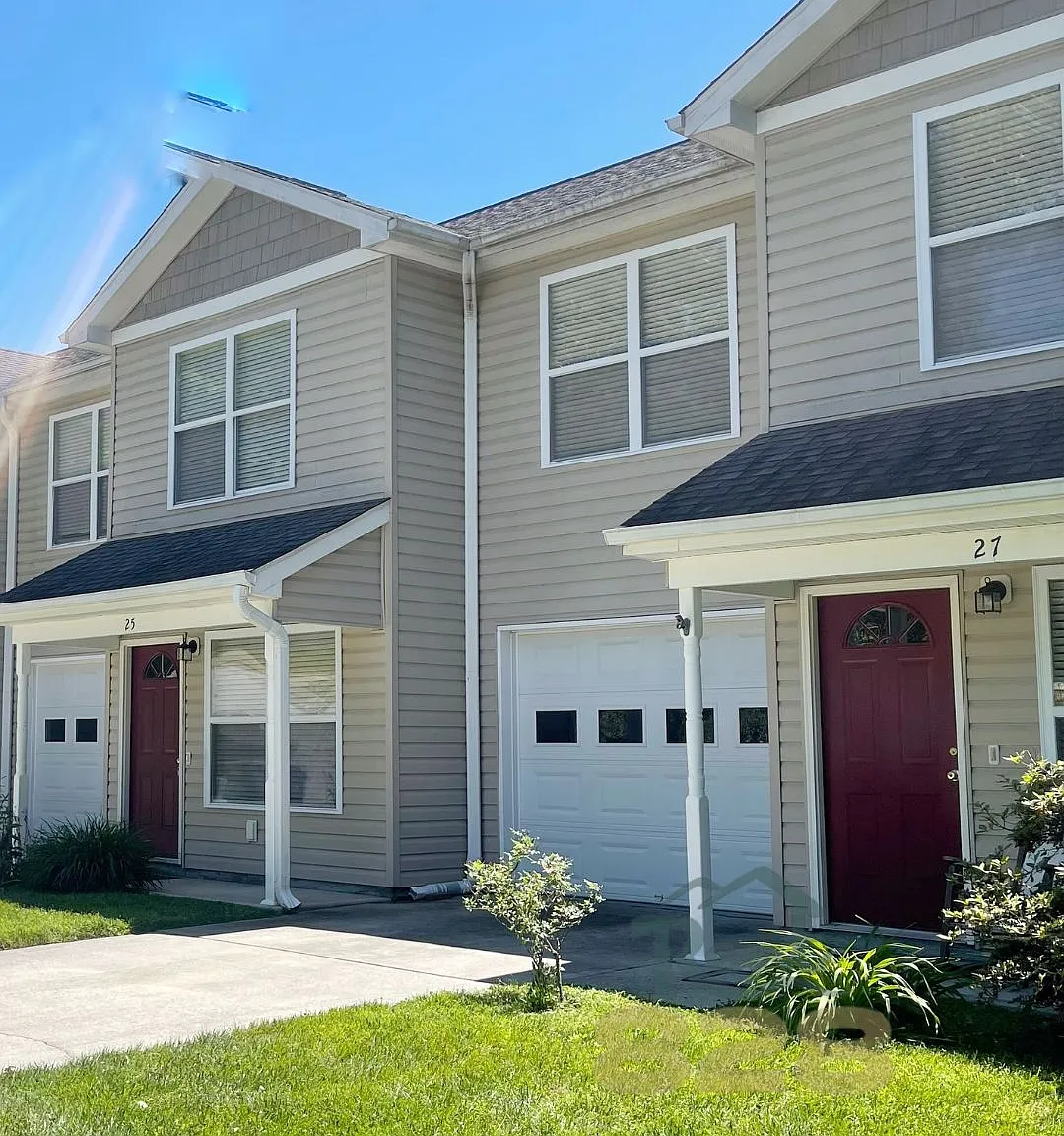 3 bed, 2.5 bath, 1239 sqft, $1,900 — Photo 2