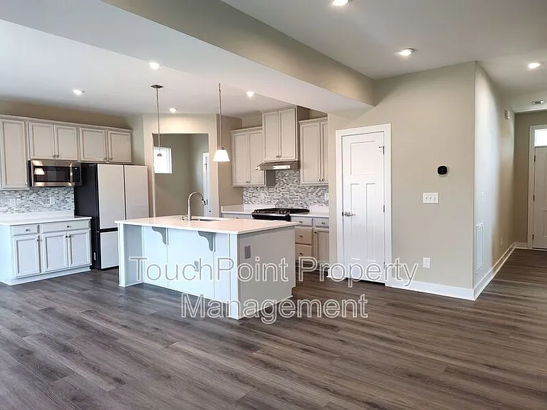 1208 Hinson Forest Rd — Photo 3