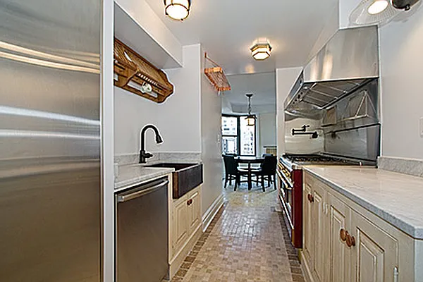 Sold by HF International Realty Ltd | media 16