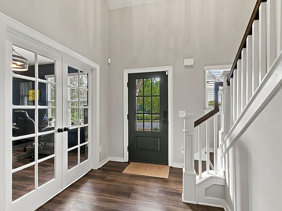 5th image of 863 Plowson Rd