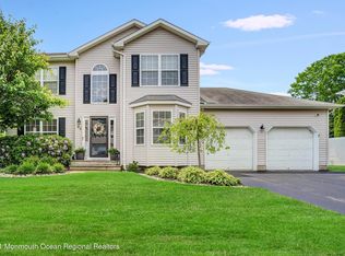 55 Diamond Ln, Howell, NJ 07731