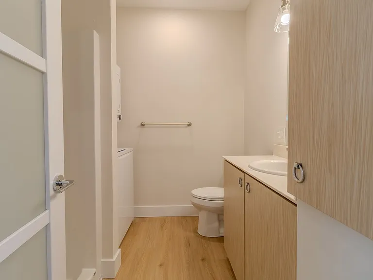1 Bed 1 Bath in Downtown Traverse City — Photo 14