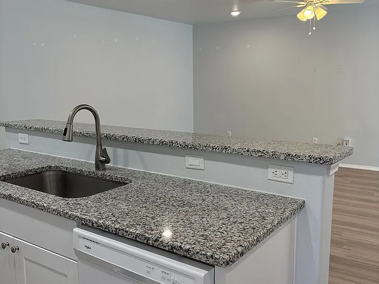 5515 Kemper St — Photo 7