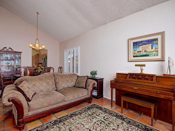 5th image of 5665 E Fairfield St
