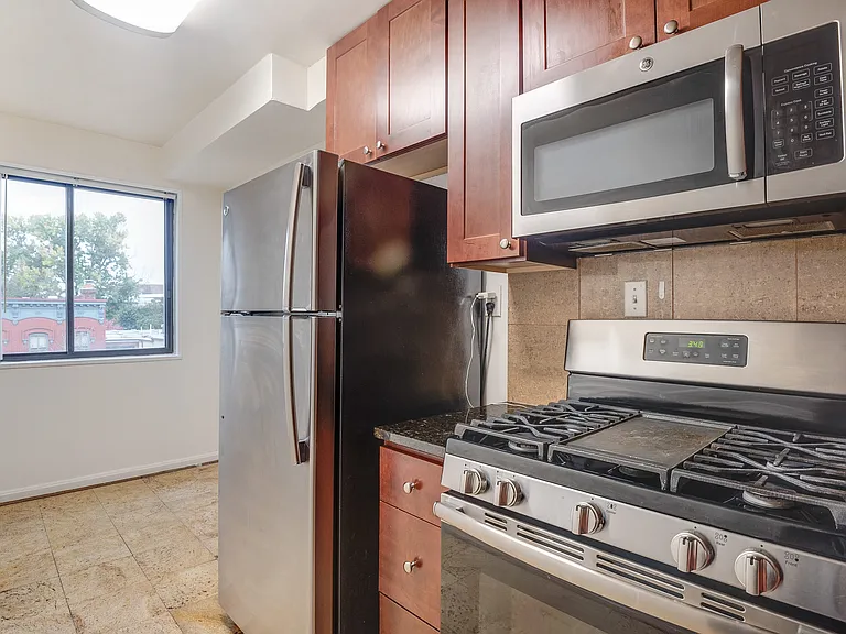 408 Independence Ave SE #202 — Photo 13