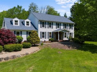 8580 Pine Hollow Dr, Novelty, OH 44072