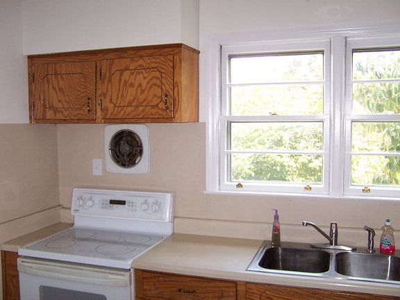 5th image of 302 Henry St
