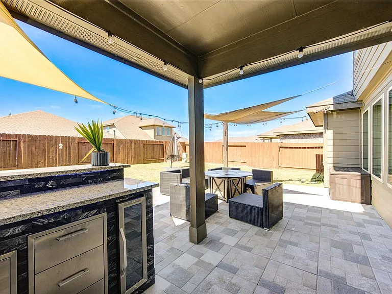 3306 Sumac Dr — Photo 40