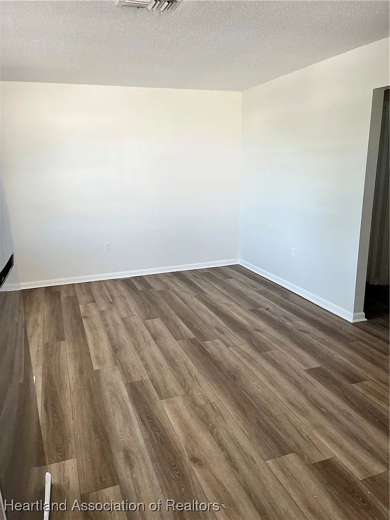 2 bed, 1.5 bath, 725 sqft, $1,075 — Photo 4